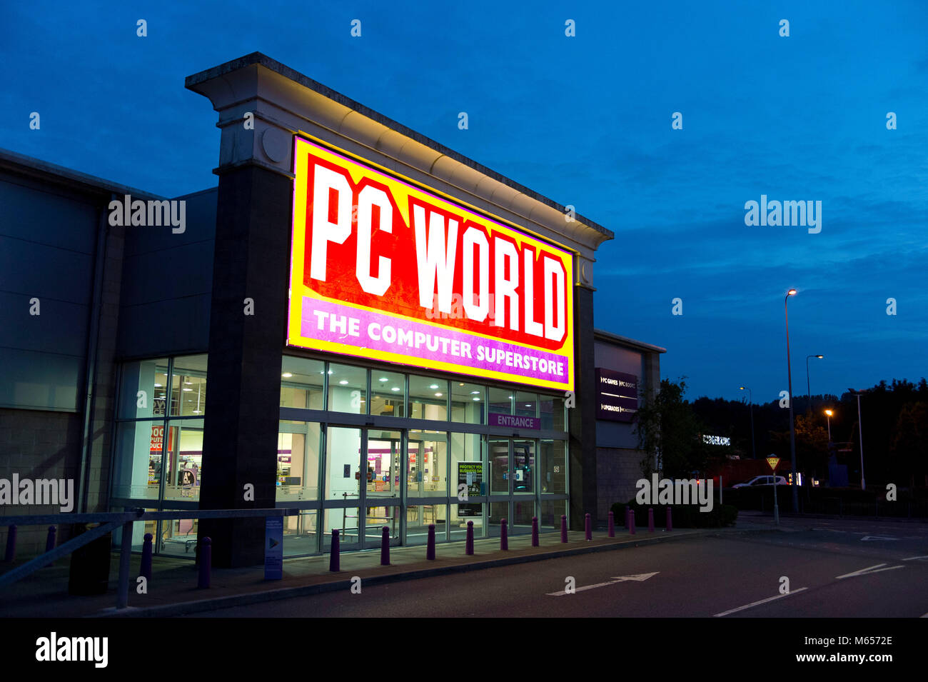 Pc World Computer Store Sign High Resolution Stock Photography And Images Alamy