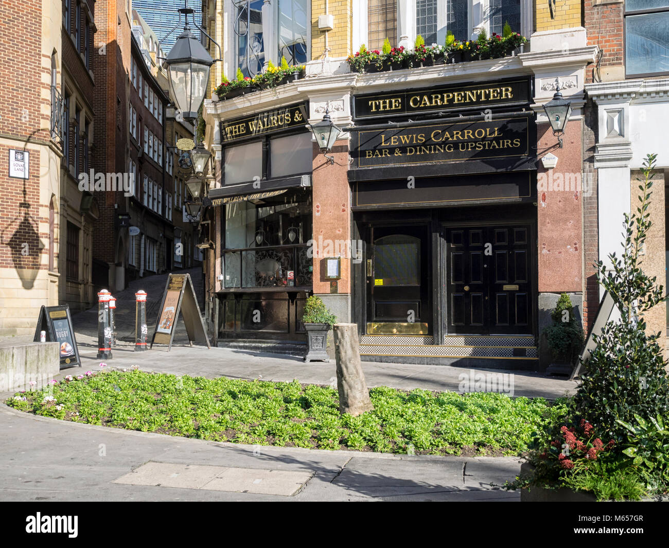 LONDON, UK: The Walrus and The Carpenter Pub Stock Photo - Alamy
