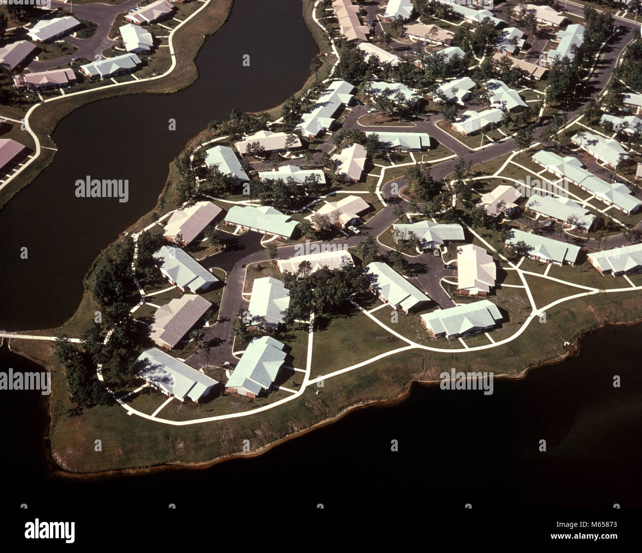 1970s AERIAL VIEW SUBURBAN HOMES BUILDINGS RIVER DEVELOPMENT HOUSING