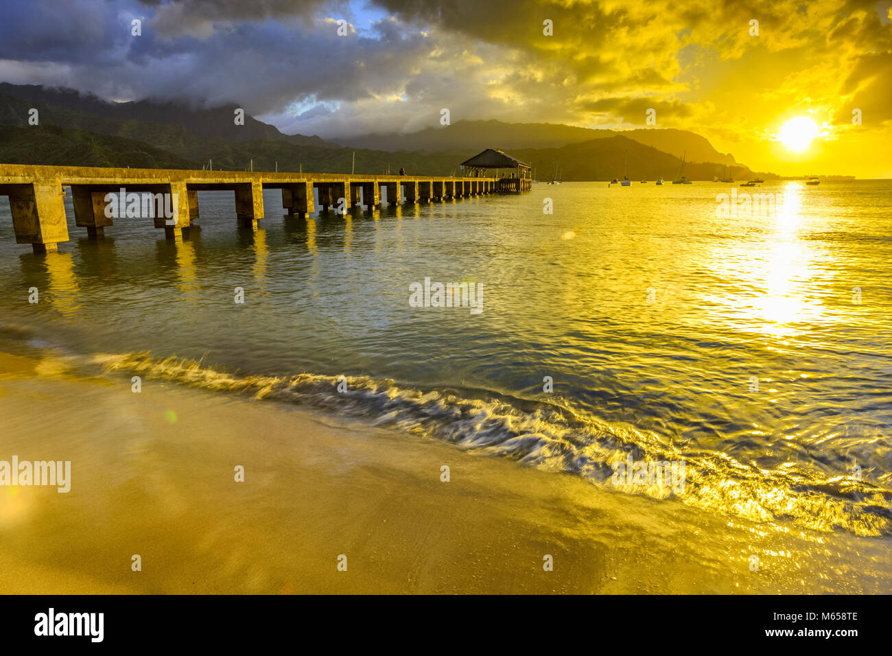 Hanalei Bay on Kauai Stock Photo Alamy