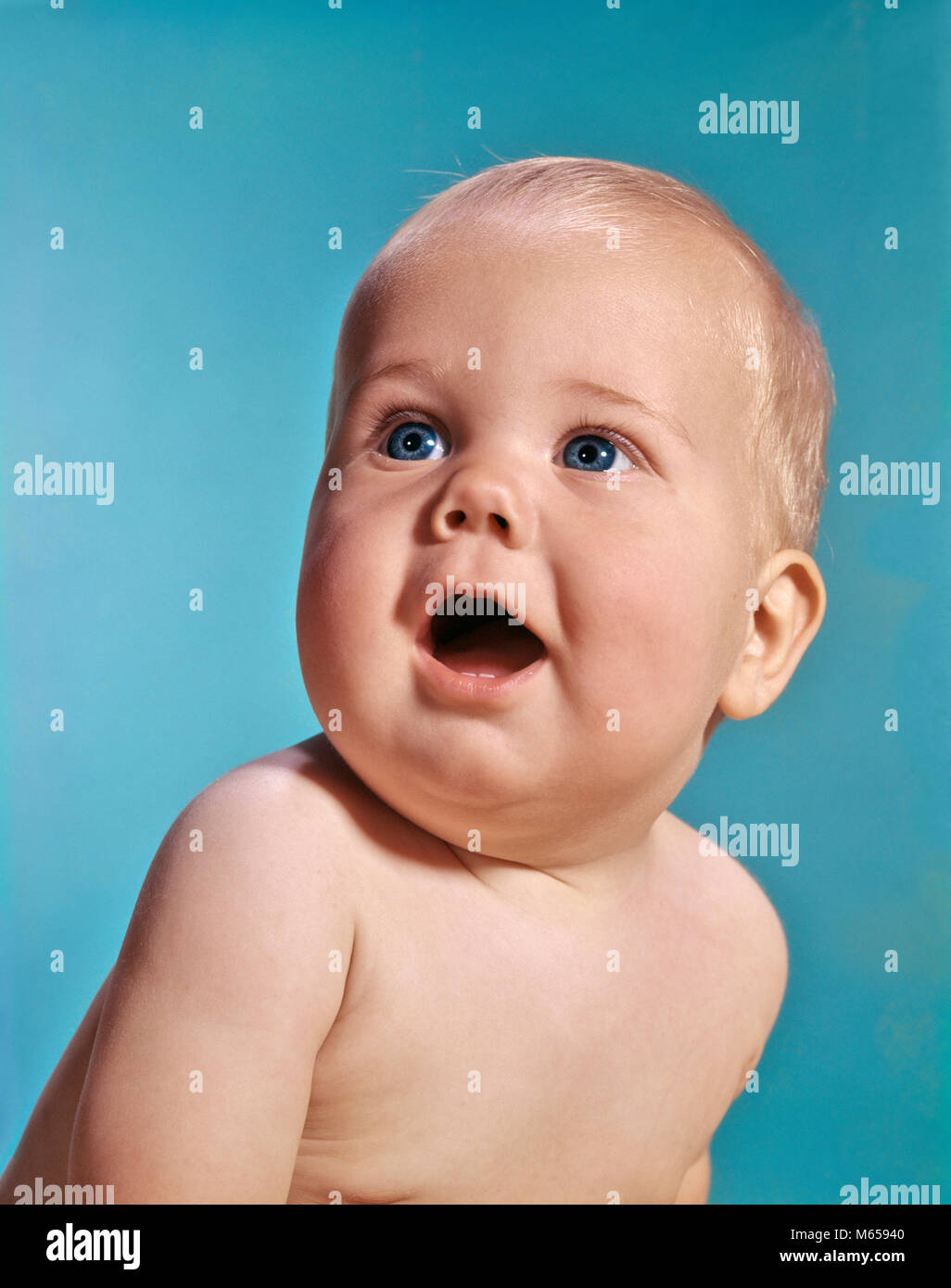 1960s 1970s PORTRAIT HAPPY BABY MOUTH OPEN FACIAL EXPRESSION OF WONDER kb6923 HAR001 HARS