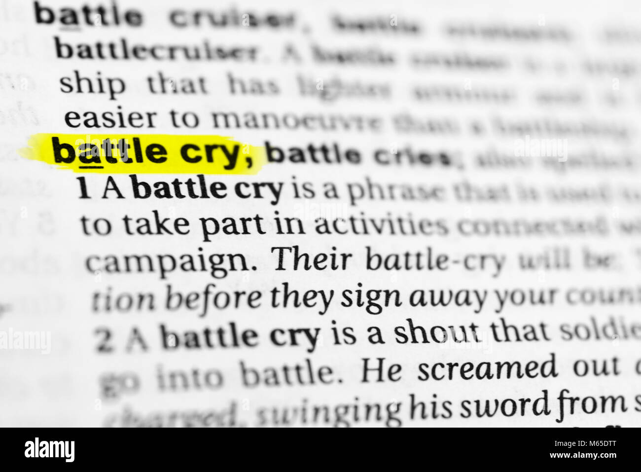 Highlighted English word "battle cry" and its definition in the