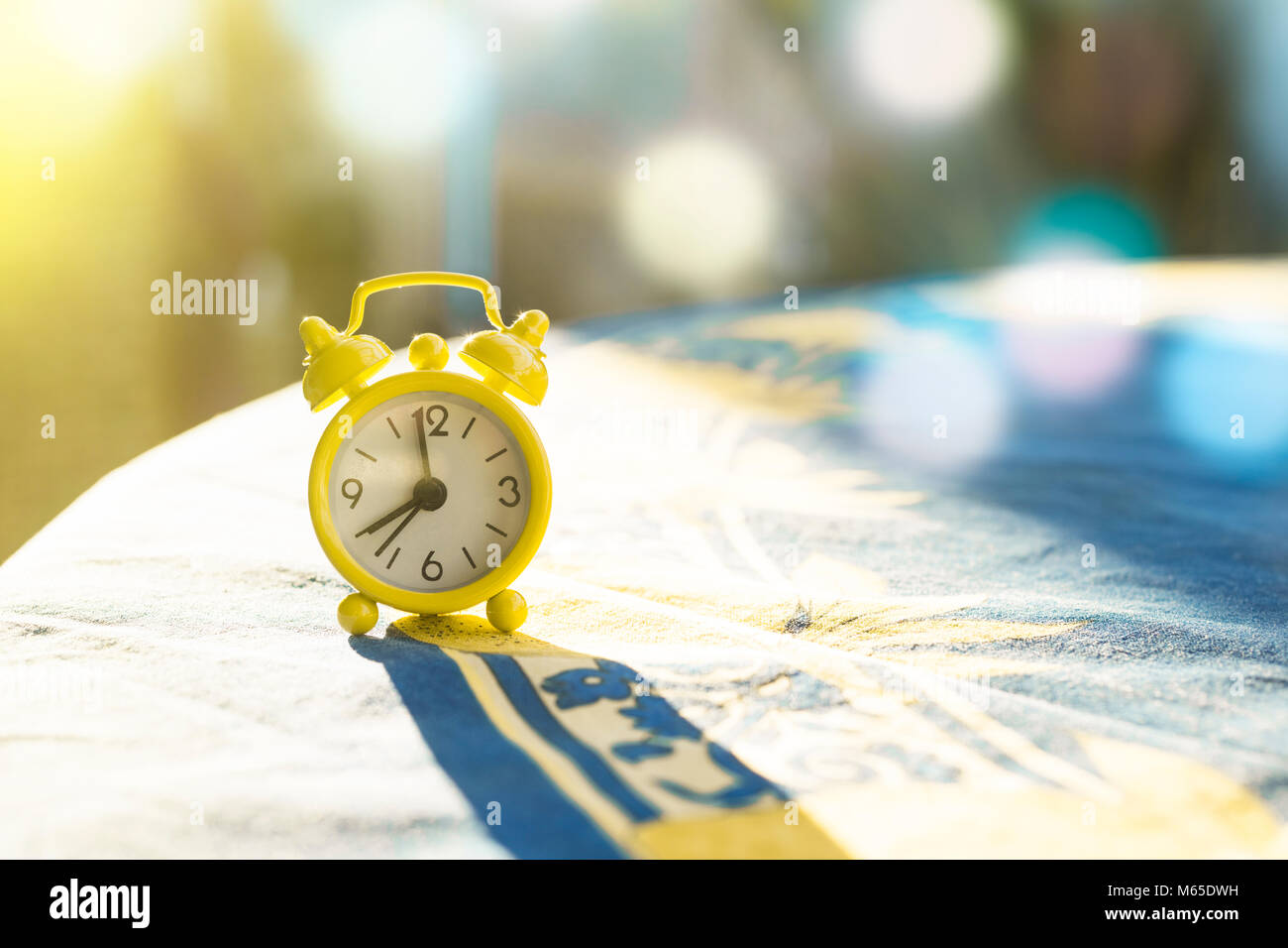 Analogue clock hires stock photography and images Alamy