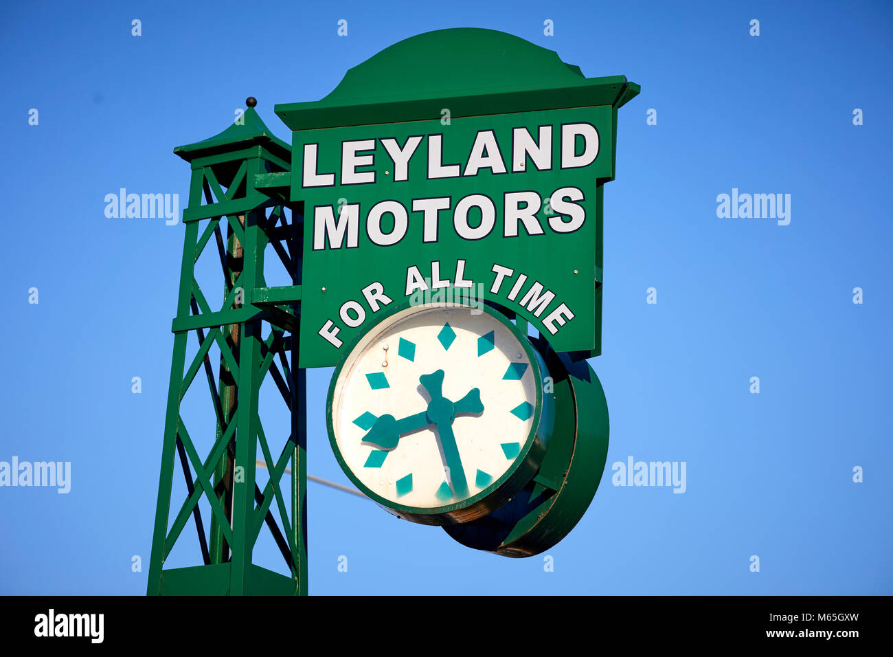 Leyland Village clock carrying slogan 'Leyland motors for all time', were installed at prominent positions on major trunk roads throughout England in  Stock Photo
