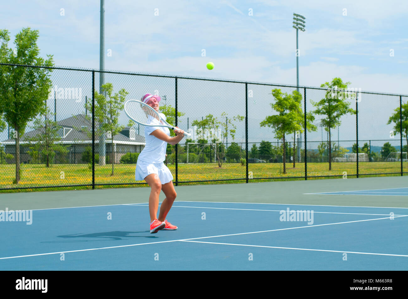 спортивная тематика. маша играет в теннис. Women racket tennis brunette. маша с мячом. мария шарапова теннисистка.