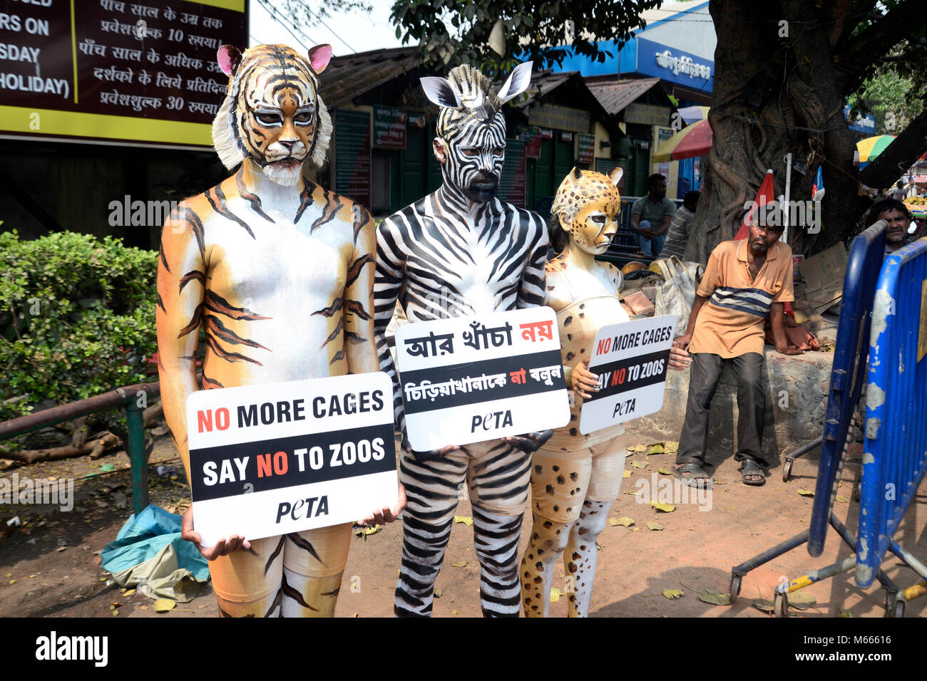 Kolkata, India. 28th Feb, 2018. Activists of the People for the ethical  Treatment of Animals or PETA India paints their body like animals and holds  placard during a campaign in front of