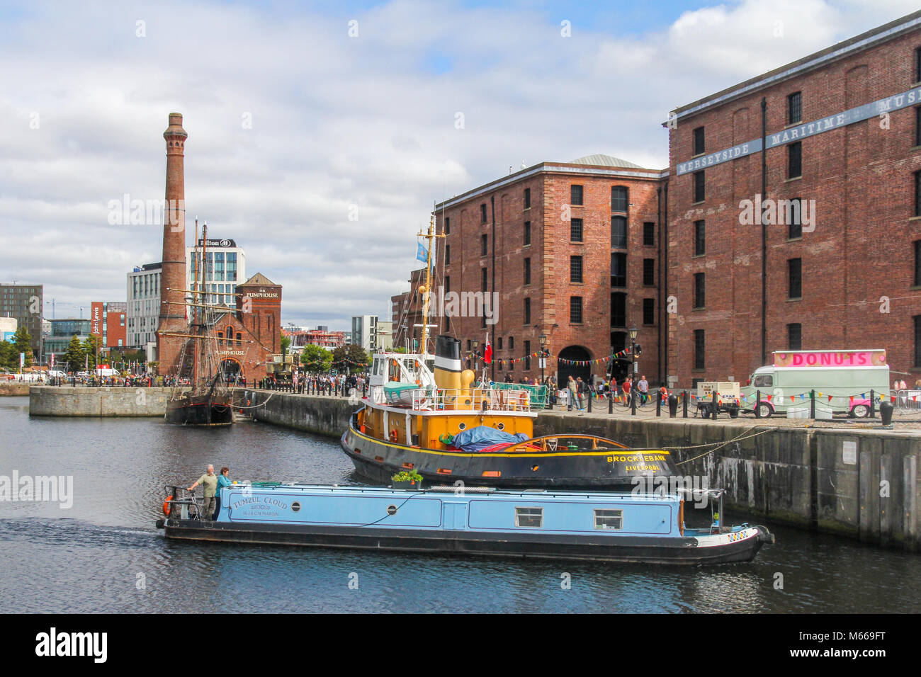 Canal narrowboat manoevering, Albert Dock, Liverpool, Merseyside, England, UK, United Kingdom Stock Photo