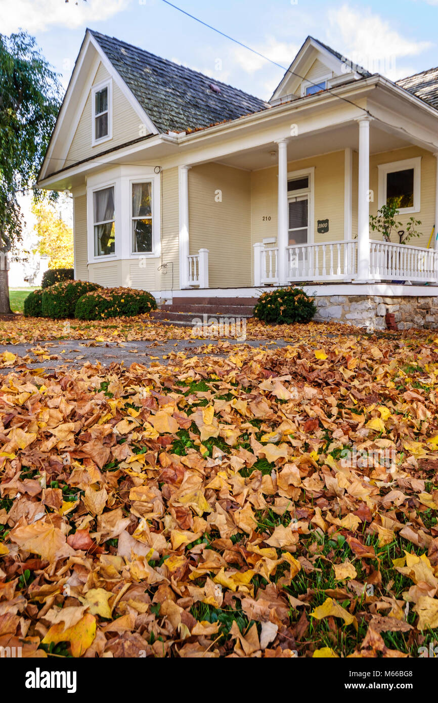 Lewisburg West Virginia,Appalachian Appalachia Allegheny Mountains,Randolph Street,Walking Tour