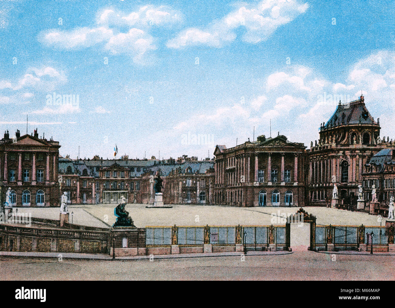 1700s GENERAL VIEW OF THE PALACE VERSAILLES FRANCE CHATEAU HOME OF FRENCH ROYAL FAMILY FROM 1682 UNTIL 1789 COLOR HALFTONE - kh13250 CPC001 HARS VERSAILLES Stock Photo