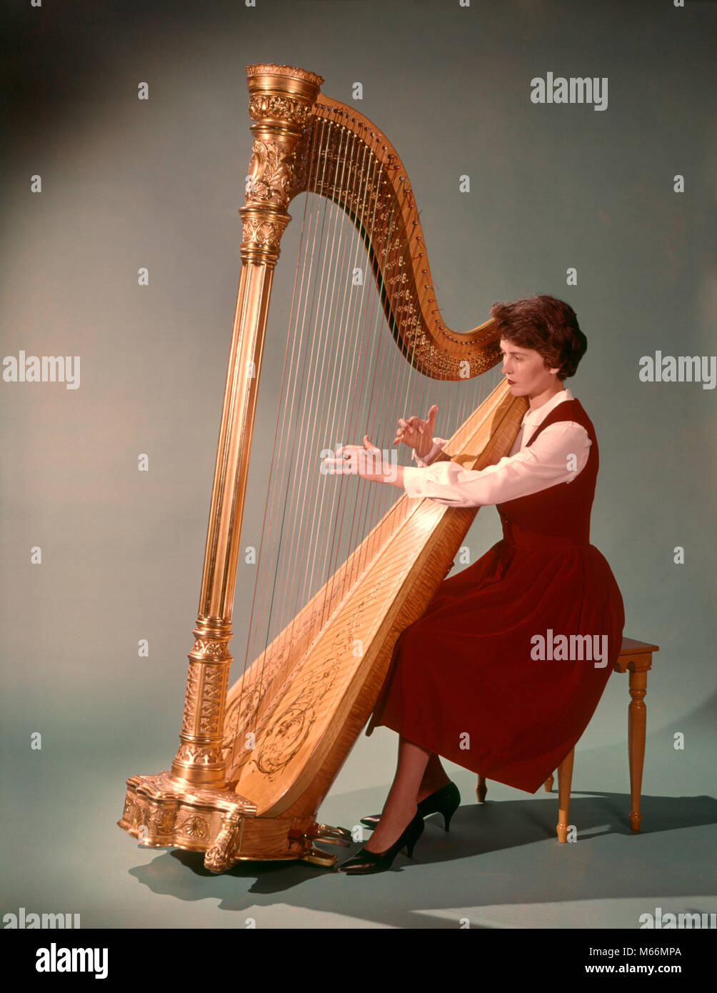 Woman playing harp hi-res stock photography and images - Alamy