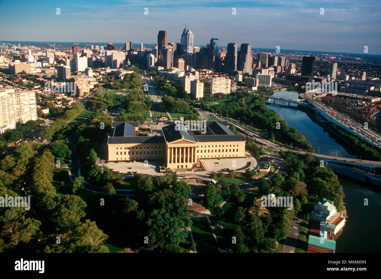 1990s 1994 AERIAL VIEW OF PHILADELPHIA SKYLINE ART MUSEUM IN FOREGROUND PHILADELPHIA PENNSYLVANIA - kp6135 DEG002 HARS SINGLE OBJECT STRUCTURE NEIGHBORHOOD EXTERIOR NOBODY PA SCHUYLKILL NORTHEAST 1990s REAL ESTATE EAST COAST DAYTIME KEYSTONE STATE DAYLIGHT TRAVEL PENNSYLVANIA DELAWARE VALLEY DWELLING OVERHEAD VIEW SEVERAL 1994 AERIAL VIEW BROTHERLY LOVE CITY OF BROTHERLY LOVE CITYSCAPE CRADLE OF LIBERTY EXPRESSWAY FOREGROUND LIBERTY PLACE OLD FASHIONED SCHUYLKILL RIVER Stock Photo