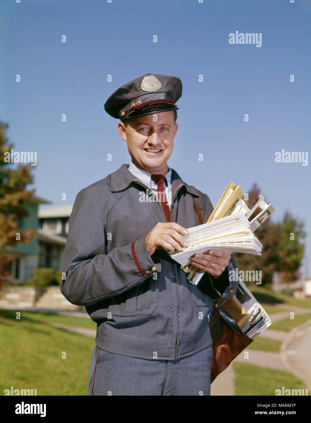 1960s PORTRAIT OF SMILING SUBURBAN MAILMAN LOOKING AT CAMERA - kp920 HAR001 HARS HEALTHINESS UNITED STATES COPY SPACE HALF-LENGTH POSTAL UNITED STATES OF AMERICA CONFIDENCE NOSTALGIA MIDDLE-AGED MIDDLE-AGED MAN EYE CONTACT 40-45 YEARS 45-50 YEARS GOALS SKILL OCCUPATION HAPPINESS SKILLS CUSTOMER SERVICE NOBODY PRIDE MAILMAN PEOPLE OCCUPATIONS USPS MAILBAG MALES CAUCASIAN ETHNICITY LOOKING AT CAMERA MAIL CARRIER OCCUPATIONS OLD FASHIONED PERSONS POST OFFICE POSTAL SERVICE POSTAL WORKER Stock Photo