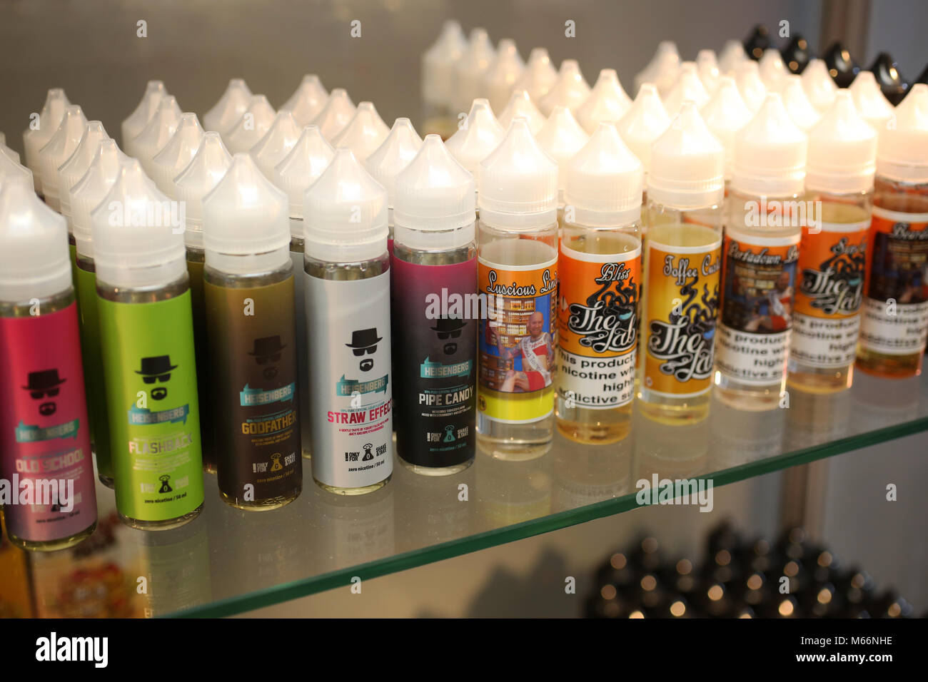 Vaping products hi-res stock photography and images - Page 3