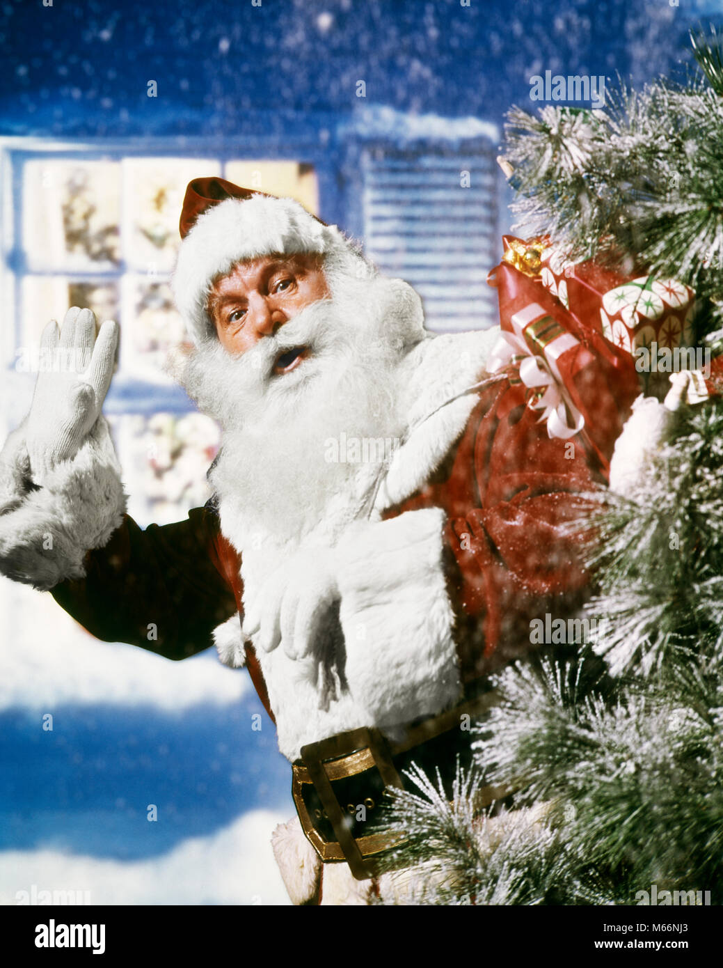 1950s 1960s 1970s SANTA CLAUS WITH PACK OF PRESENTS TOYS WAVING IN SNOW IN FRONT OF HOUSE OUTDOOR CHRISTMAS - ks7361 PHT001 HARS COMMUNICATION EVE PEACE CAUCASIAN JOY LIFESTYLE CELEBRATION JOBS ONE PERSON ONLY COPY SPACE FRIENDSHIP HALF-LENGTH ICON INSPIRATION WISE SENIOR MAN SAINT SENIOR ADULT NOSTALGIA WINTERTIME EYE CONTACT ICONS OCCUPATION CUSTOMER SERVICE WISDOM SYMBOLISM CHARACTERS COMPOSITE SPECIAL SANTA CLAUS OCCASION PEOPLE CHARACTERS RED SUIT ROTUND FACIAL HAIR SEASONS NICK SEASON WHITE FUR KRIS KRINGLE ST. NICK ELDERLY MAN SYMBOLIC BEARDS JOLLY MALES NICHOLAS PLUMP WHISKERS Stock Photo