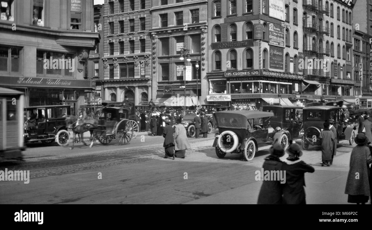 1910s FIFTH AVENUE & 46th STREET TRAFFIC SHOPS PEDESTRIANS SHOPPERS CARS HORSE & WAGONS BUSY INTERSECTION NYC USA - o3570 LEF001 HARS UNITED STATES OF AMERICA AUTOMOBILE RISK 1900s ANIMALS PEDESTRIANS NY CONFIDENCE TRANSPORTATION NOSTALGIA FREEDOM HISTORIC SUCCESS ONE ANIMAL WIDE ANGLE DREAMS PEDESTRIAN URBAN CENTER INTERSECTION STRENGTH AUTOS EXCITEMENT EXTERIOR POWERFUL PROGRESS GOTHAM DIRECTION OPPORTUNITY AUTOMOTIVE GROWTH NYC NEW YORK 1910s AUTOMOBILES CITIES TRAVEL NEW YORK CITY WAGONS NEW YORK CITY 46TH STREET B&W BLACK AND WHITE FIFTH AVENUE HORIZONTAL INTERSECTIONS OCCUPATIONS Stock Photo