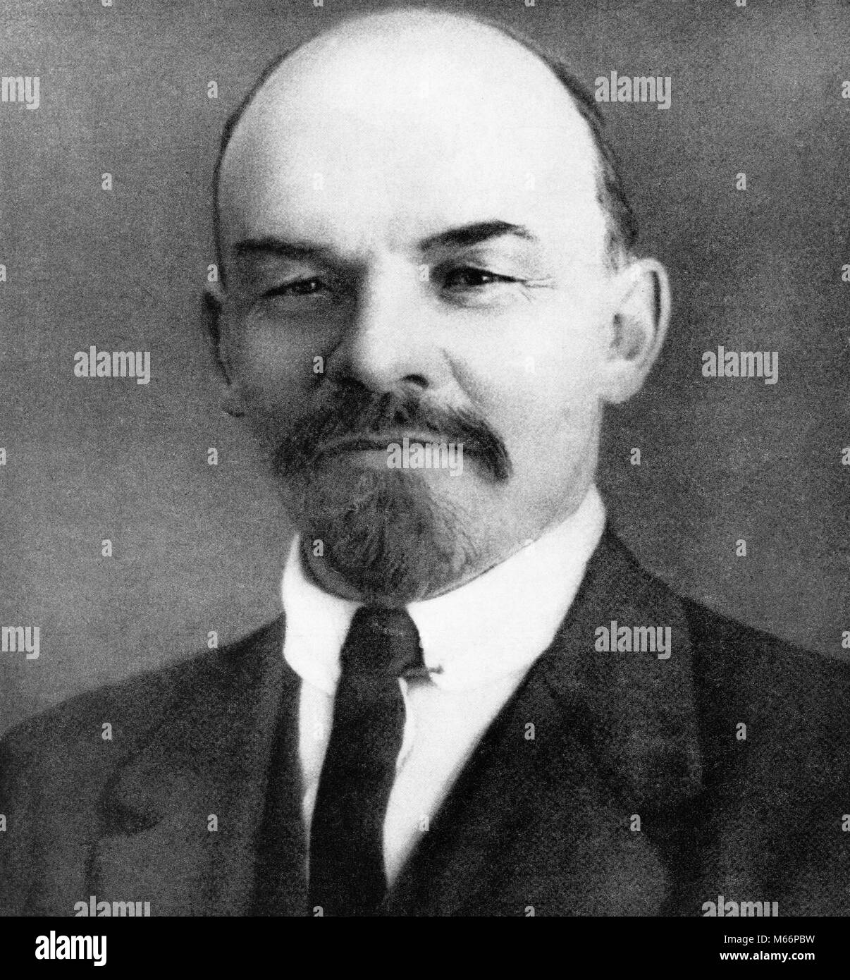 PORTRAIT VLADIMIR ILICH NIKOLAI LENIN BOLSHEVIK LEADER FOUNDER USSR THIS IMAGE AGE 47 EVE OF RUSSIAN REVOLUTION REVOLUTIONARY - q70074 CPC001 HARS ILYICH LENIN LOOKING AT CAMERA NIKOLAI OLD FASHIONED PERSONS POLITICAL THEORIST RUSSIAN REVOLUTION ULYANOV USSR VLADIMIR VLADIMIR ILICH NIKOLAI LENIN VLADIMIR ILYICH ULYANOV Stock Photo