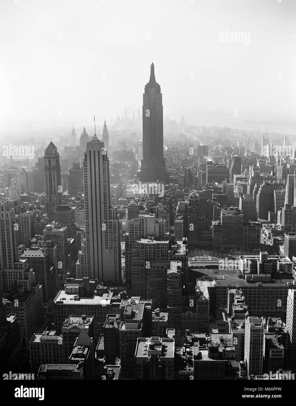 1940s AERIAL VIEW LOOKING SOUTH TO EMPIRE STATE BUILDING FROM TOP ROCKEFELLER CENTER RCA BUILDING MIDTOWN MANHATTAN NYC USA - r2581 HAR001 HARS EMPIRE STATE BUILDING OLD FASHIONED RCA TOP OF THE ROCK Stock Photo