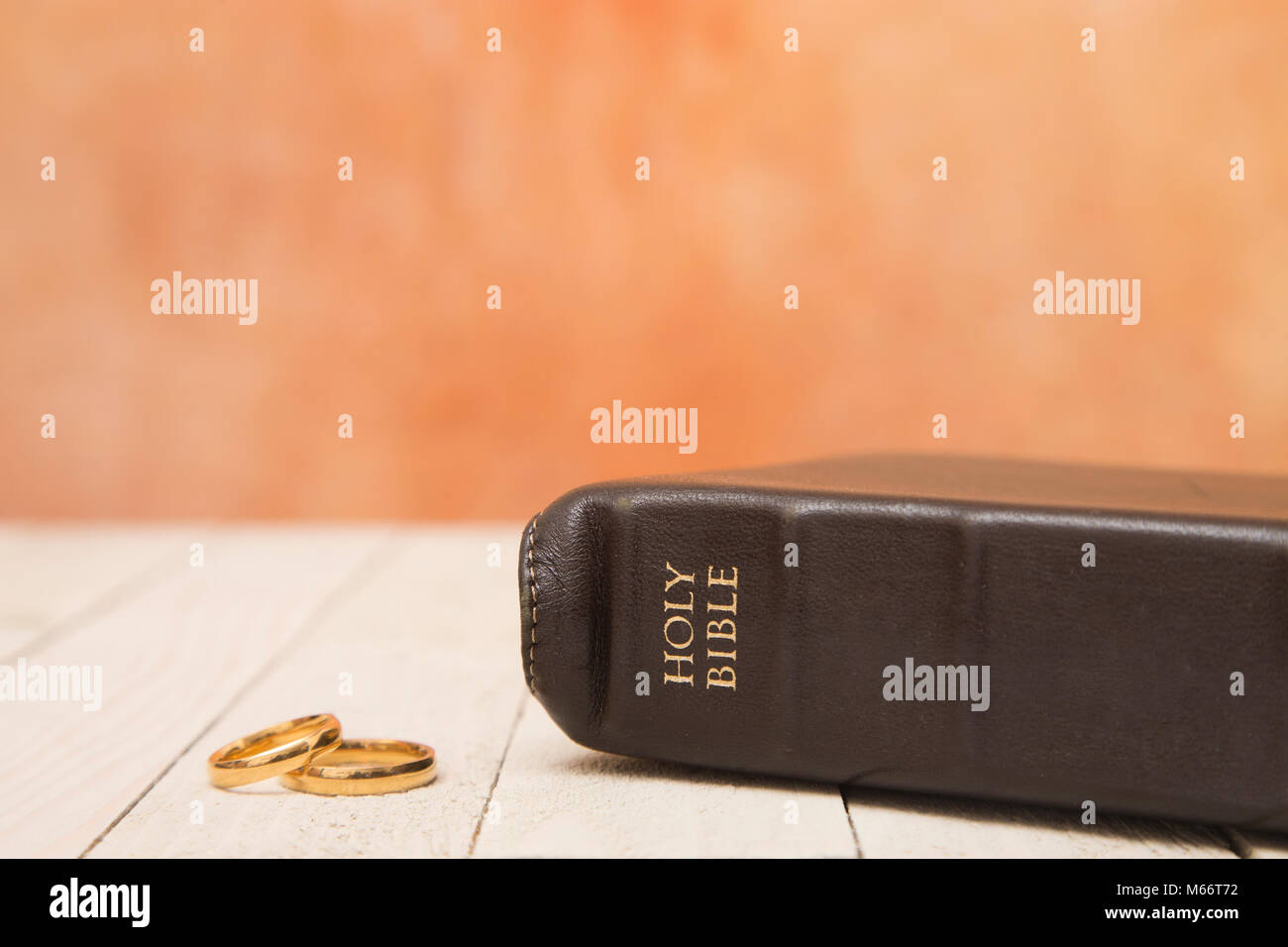 Wedding Bands and the Bible A covenant before God Stock Photo Alamy
