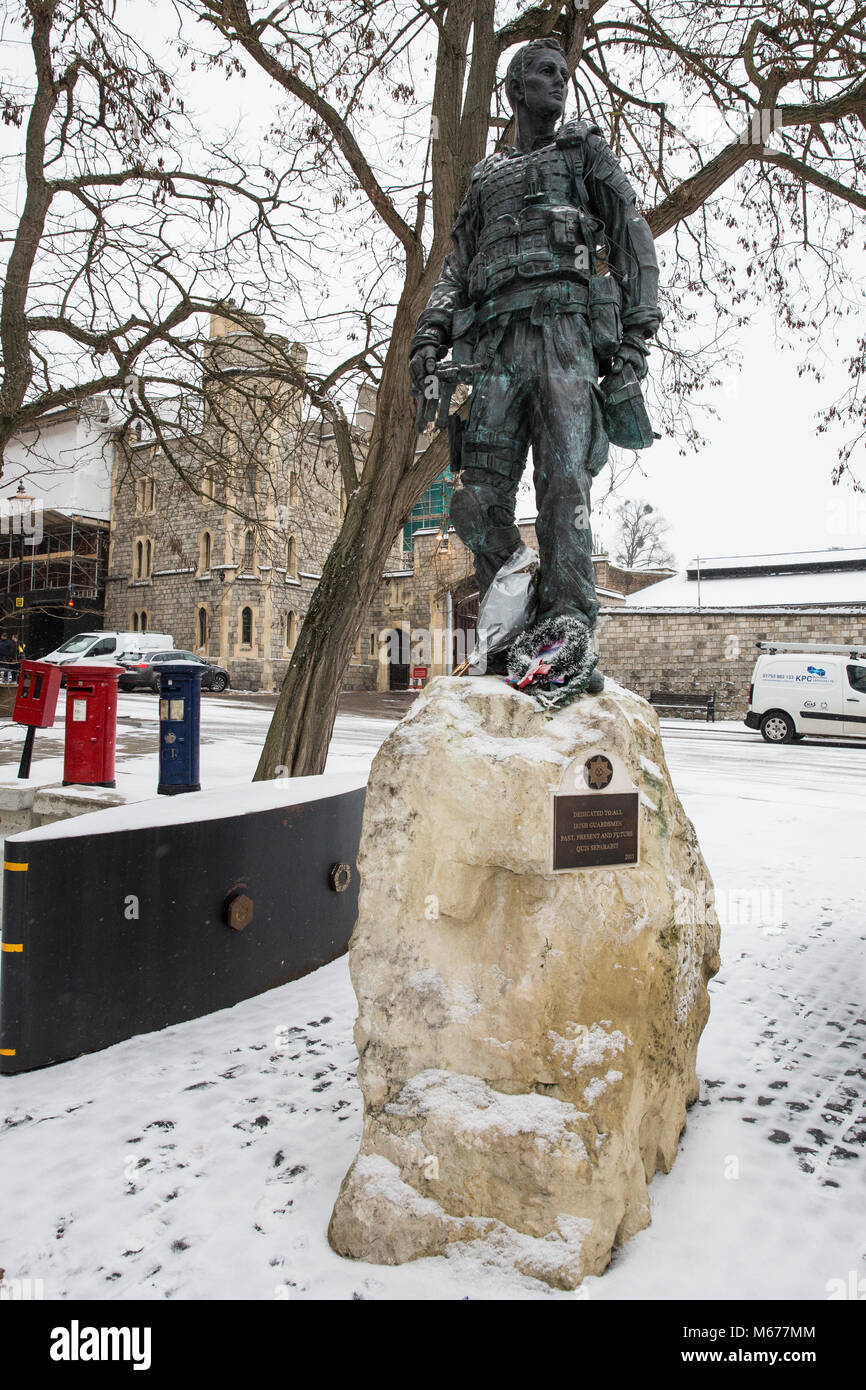 Windsor, UK. 1st March, 2018. UK Weather: Snow lies around a statue dedicated to Irish Guardsmen. Local residents awoke to an overnight snowfall in Windsor, Berkshire, and have been warned to expect more snow from noon. Credit: Mark Kerrison/Alamy Live News Stock Photo