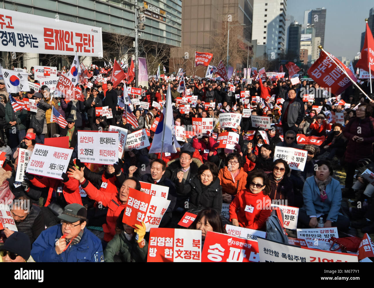 February 26, 2018, Seoul, South Korea : Participants shout slogans during a rally against a visit of Kim Yong Chol, vice chairman of Central Committee of Workers' Party of North Korea at the Cheonggyecheon square in Seoul, South Korea on February 26, 2018. Stock Photo