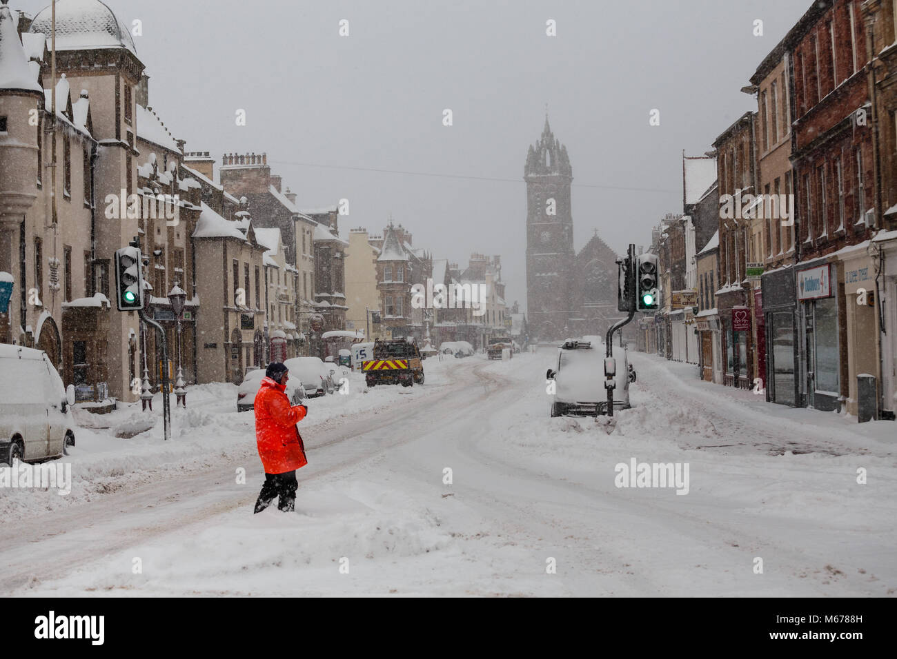 Peebles, Scotland. 1st Mar, 2018. UK Weather Cars, stuck shops closed