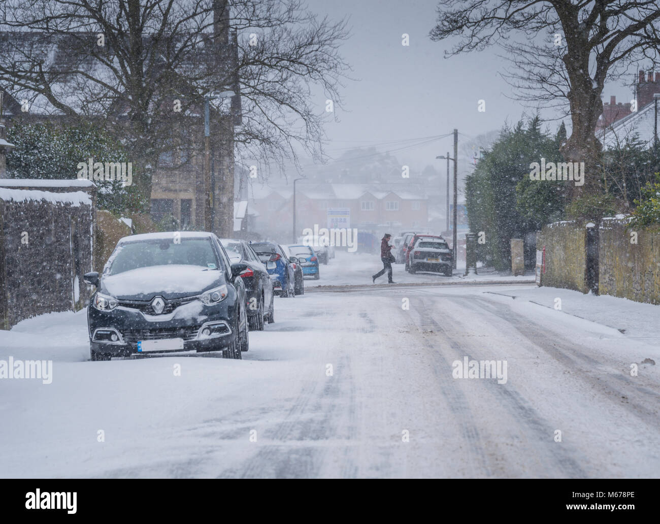 Clitheroe, Lancs. 1st Mar, 2018. UK Weather: Early morning snow brings Clitheroe and the Ribble Valley to a near standstill.  Commuters face a difficult task with public transport delays and closed roads.  Many schools closed. Credit: STEPHEN FLEMING/Alamy Live News Stock Photo