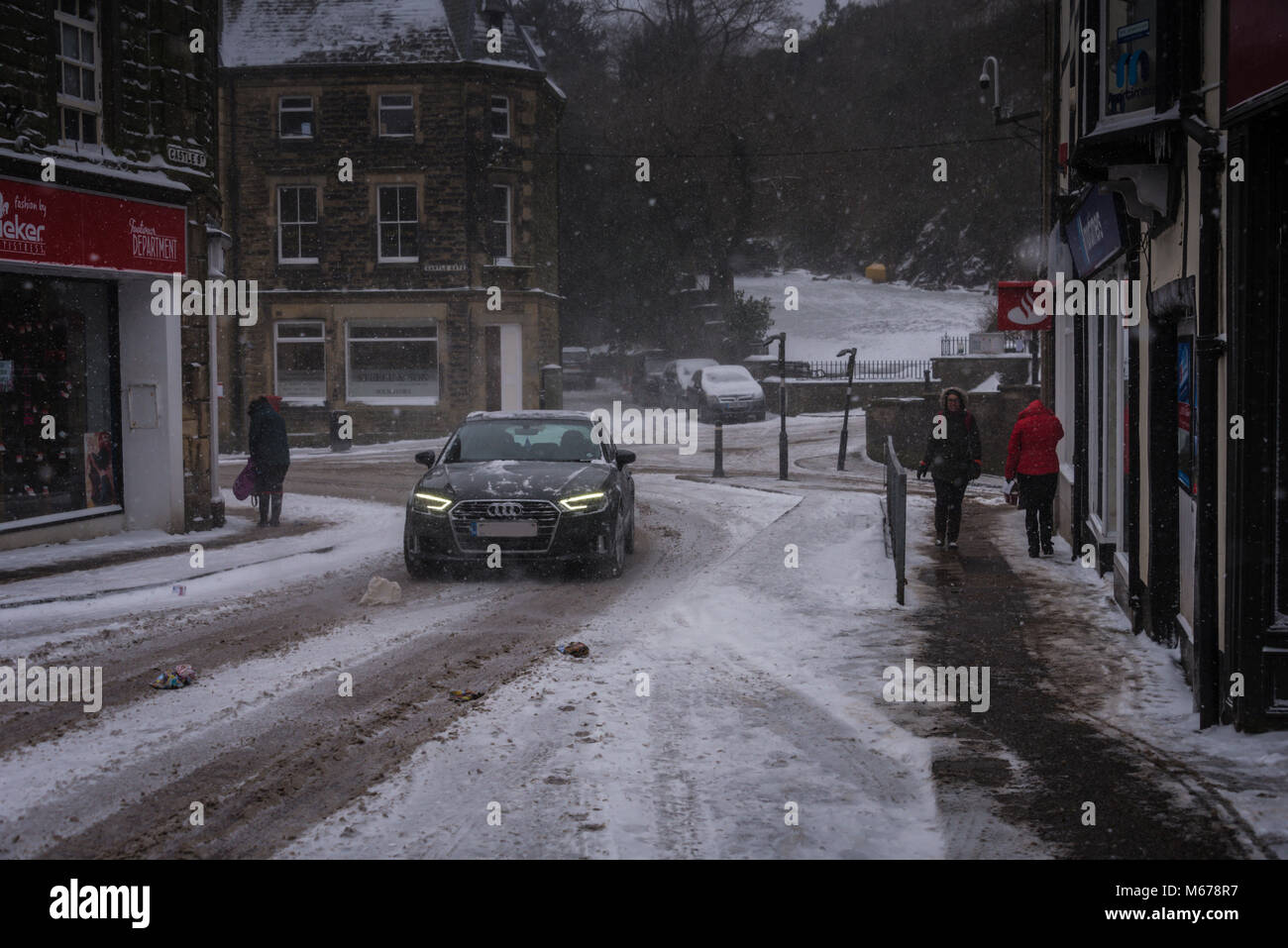 Clitheroe, Lancs. 1st Mar, 2018. UK Weather: Early morning snow brings Clitheroe and the Ribble Valley to a near standstill.  Commuters face a difficult task with public transport delays and closed roads.  Many schools closed. Credit: STEPHEN FLEMING/Alamy Live News Stock Photo