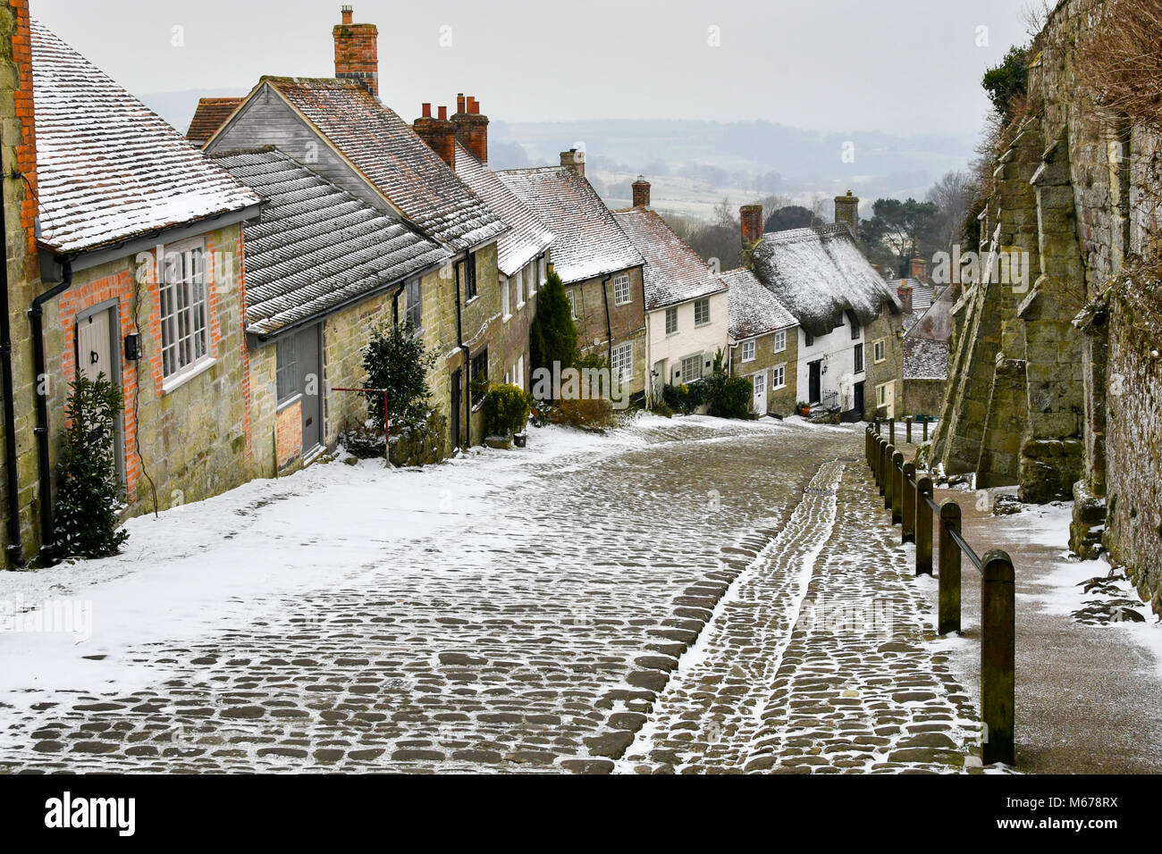 shaftesbury-dorset-uk-1st-mar-2018-uk-weather-a-covering-of-snow