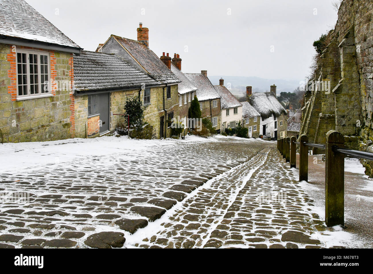 shaftesbury-dorset-uk-1st-mar-2018-uk-weather-a-covering-of-snow