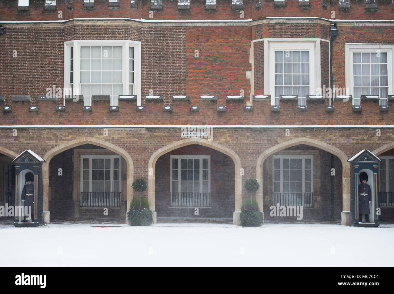 St James’s Palace, London, UK. 1 March 2018. After overnight snow continuing into morning rush-hour, an Arctic wind empties London’s tourist haunts. Guardsmen on sentry duty with wind blown snow. Credit: Malcolm Park/Alamy Live News. Stock Photo