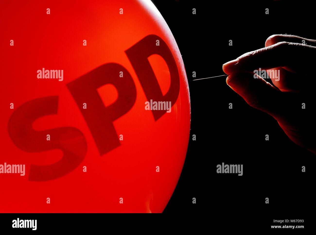 Osterode Am Harz, Germany. 01st Mar, 2018. Illustration: SPD. A balloon with the Logo of the german Party SPD, Germany, city of Osterode, 01. March 2018. Credit: Frank May | usage worldwide/dpa/Alamy Live News Stock Photo