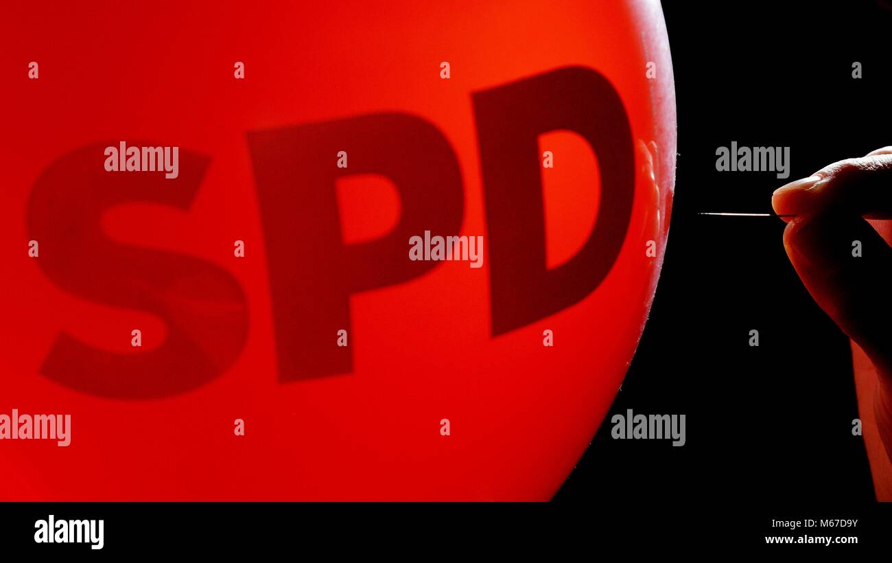 Osterode Am Harz, Germany. 01st Mar, 2018. Illustration: SPD. A balloon with the Logo of the german Party SPD, Germany, city of Osterode, 01. March 2018. Credit: Frank May | usage worldwide/dpa/Alamy Live News Stock Photo