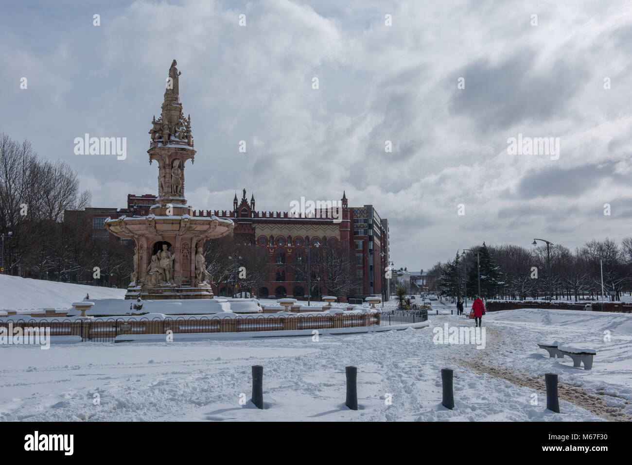 Glasgow, Scotland, UK. 1st March, 2018. Glasgow Green covered in a blanked of snow as Beast from the East weather front hits Scotland Credit: Tony Clerkson/Alamy Live News Stock Photo