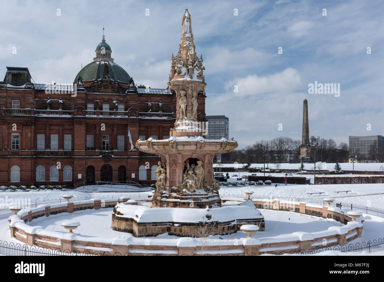Glasgow, Scotland, UK. 1st March, 2018. Glasgow Green covered in a blanked of snow as Beast from the East weather front hits Scotland Credit: Tony Clerkson/Alamy Live News Stock Photo