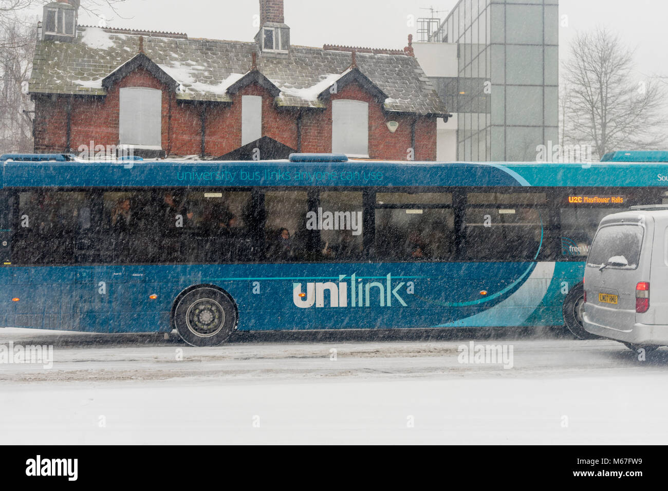 Southampton, UK. 1st of March 2018. Heavy snow has caused the University of Southampton (England, UK) to shut down for business for the rest of the day as well as tomorrow due to adverse and hazardous weather conditions. Pictured here is a Unilink bus driving along University Road at Highfield Campus during heavy snowfall. Stock Photo