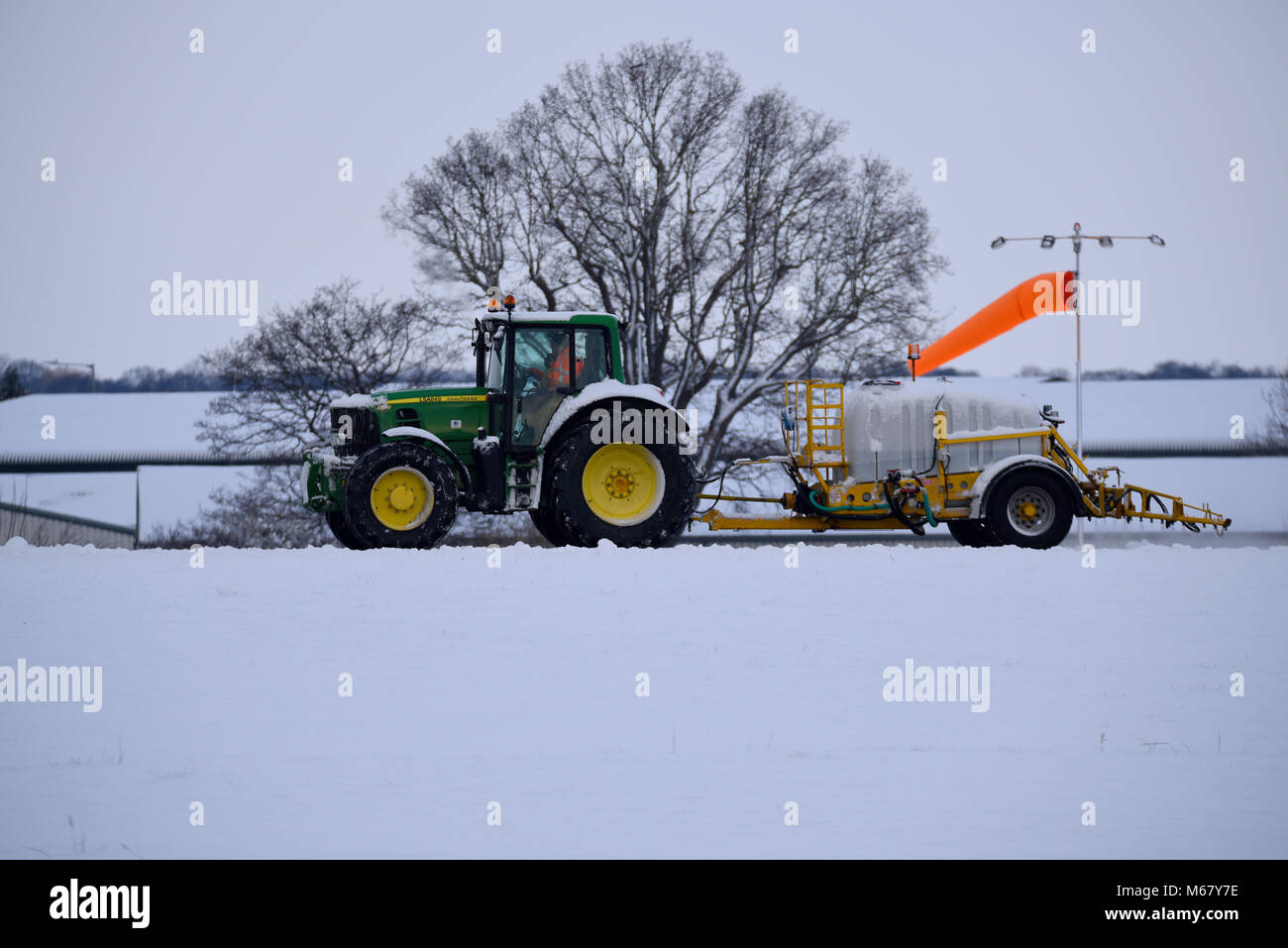 Airport Runway Snow Clearing John Deere Tractor Pulling A De Icing Unit Spraying Airport Runway Stock Photo Alamy Airport Runway Snow Clearing John Deere Tractor Pulling A De Icing Unit Spraying Airport Runway Stock Photo Alamy
