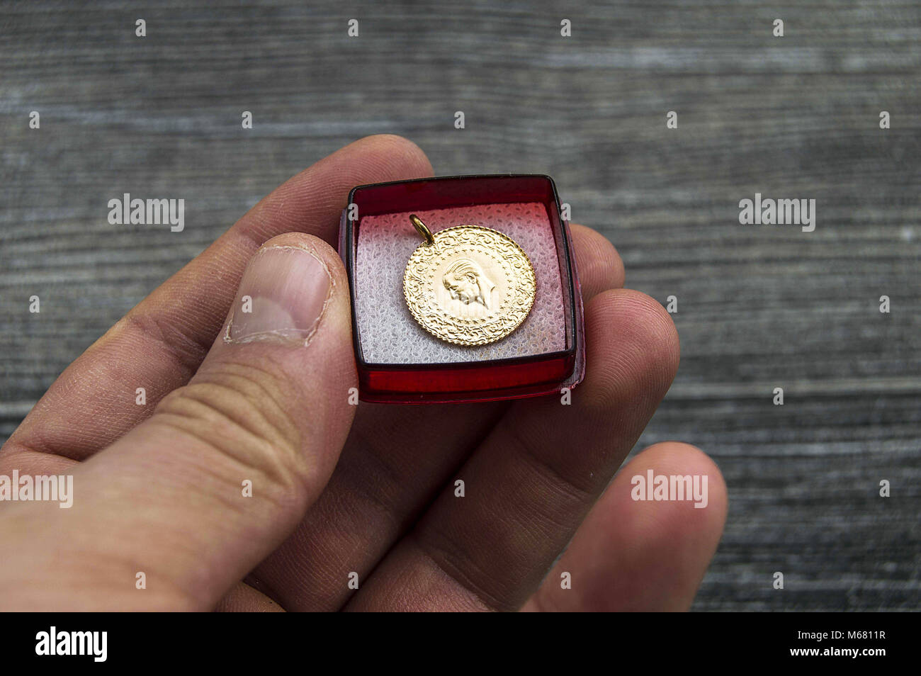 world gold prices, the republic of turkey quarter gold paintings, gold