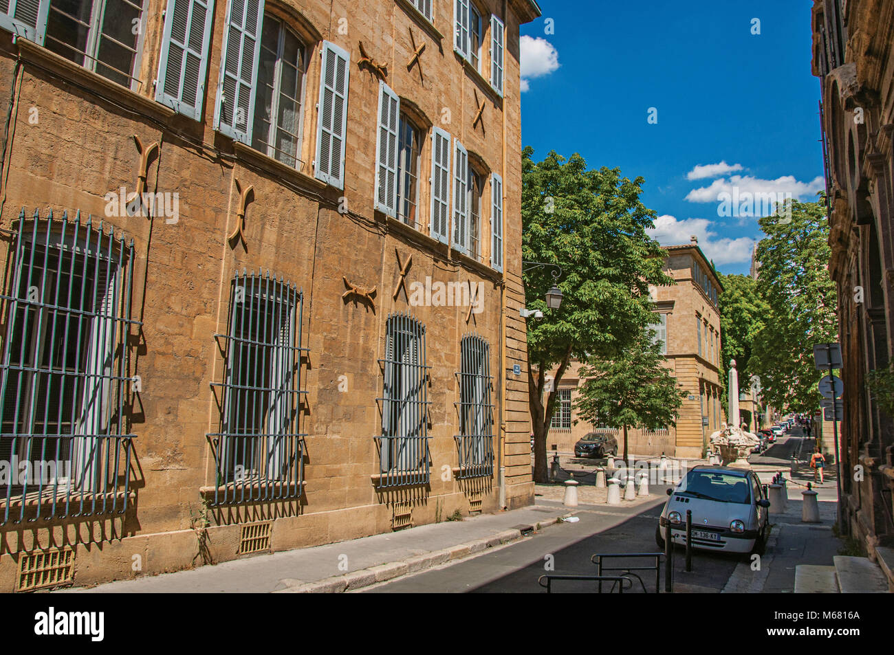 Buildings aix en provence hi-res stock photography and images - Alamy