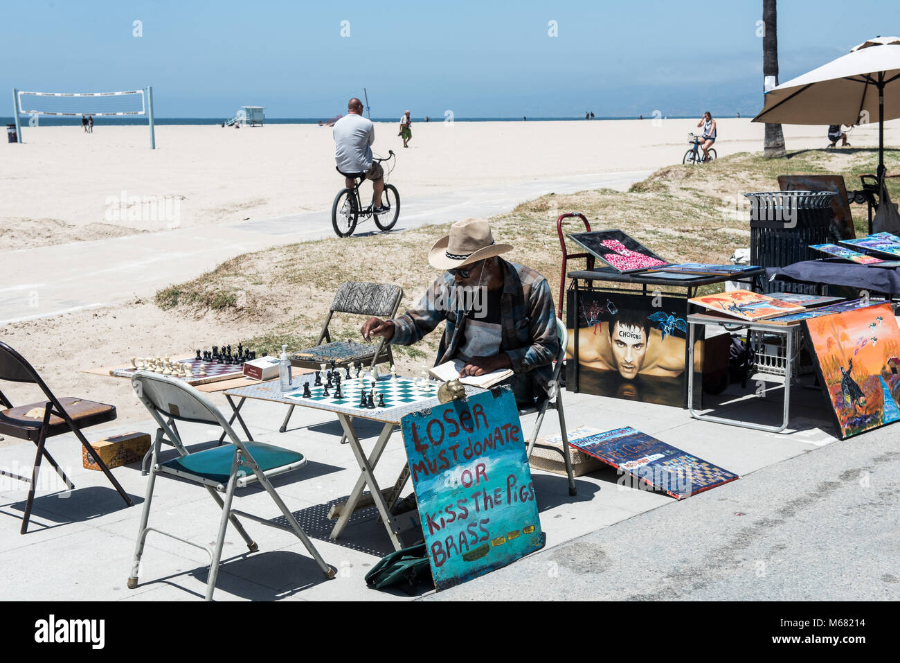 Playing chess at the beach hi-res stock photography and images - Alamy