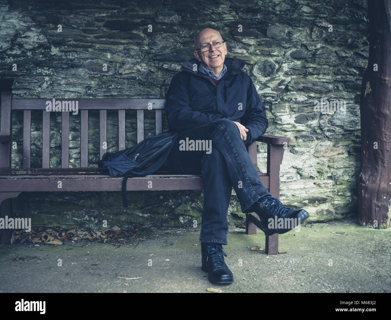 Senior man sitting on a wall hi-res stock photography and images - Alamy
