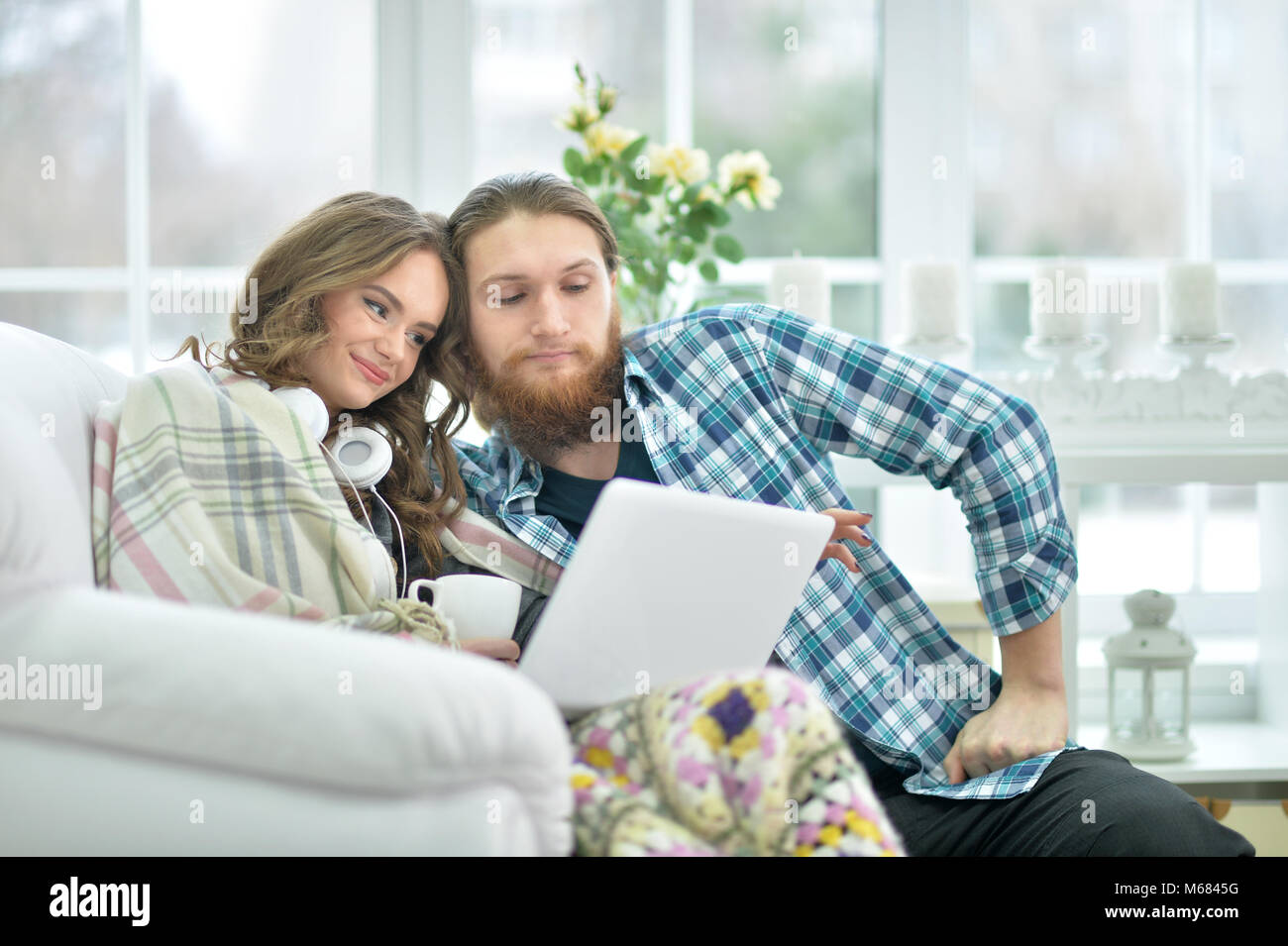 happy young couple with laptop Stock Photo - Alamy
