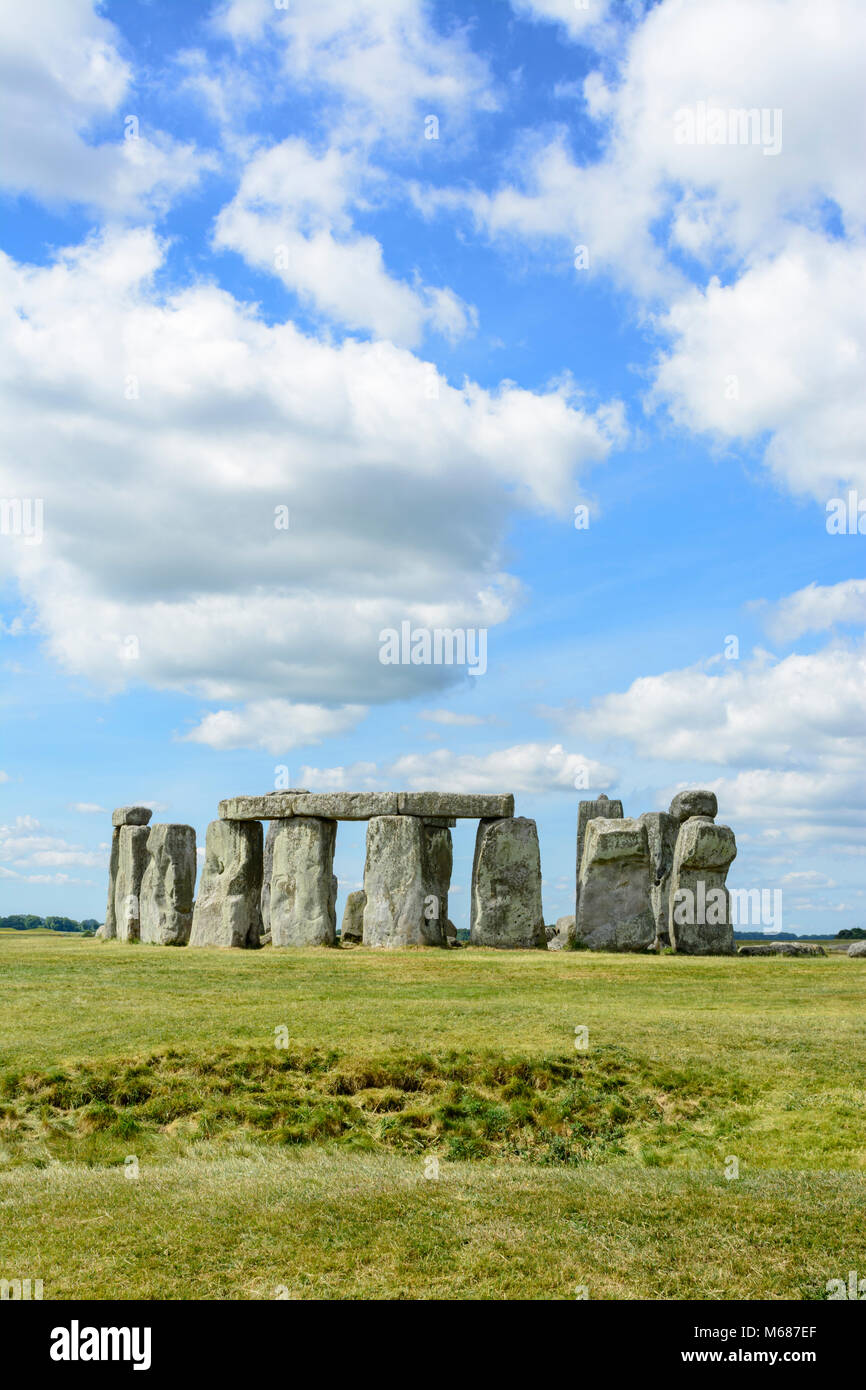 Stonehenge, a Neolithic ring of standing stones on Salisbury Plain, Wiltshire, England, UK.  Stonehenge became a UNESCO World Heritage Site in 1986. Stock Photo