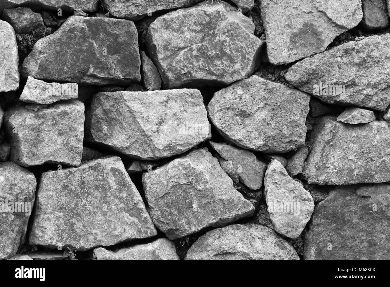 Old stone wall b&w hi-res stock photography and images - Alamy