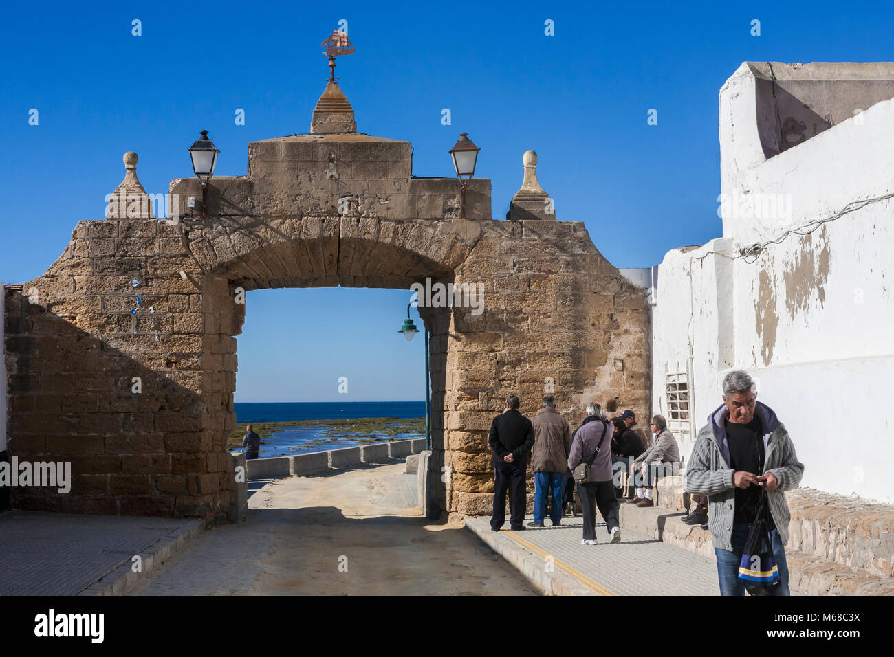 Puerto de la Caleta, the sea gate and causeway to the Castillo de San Sebastián, Cádiz, Andalusia, Spain Stock Photo