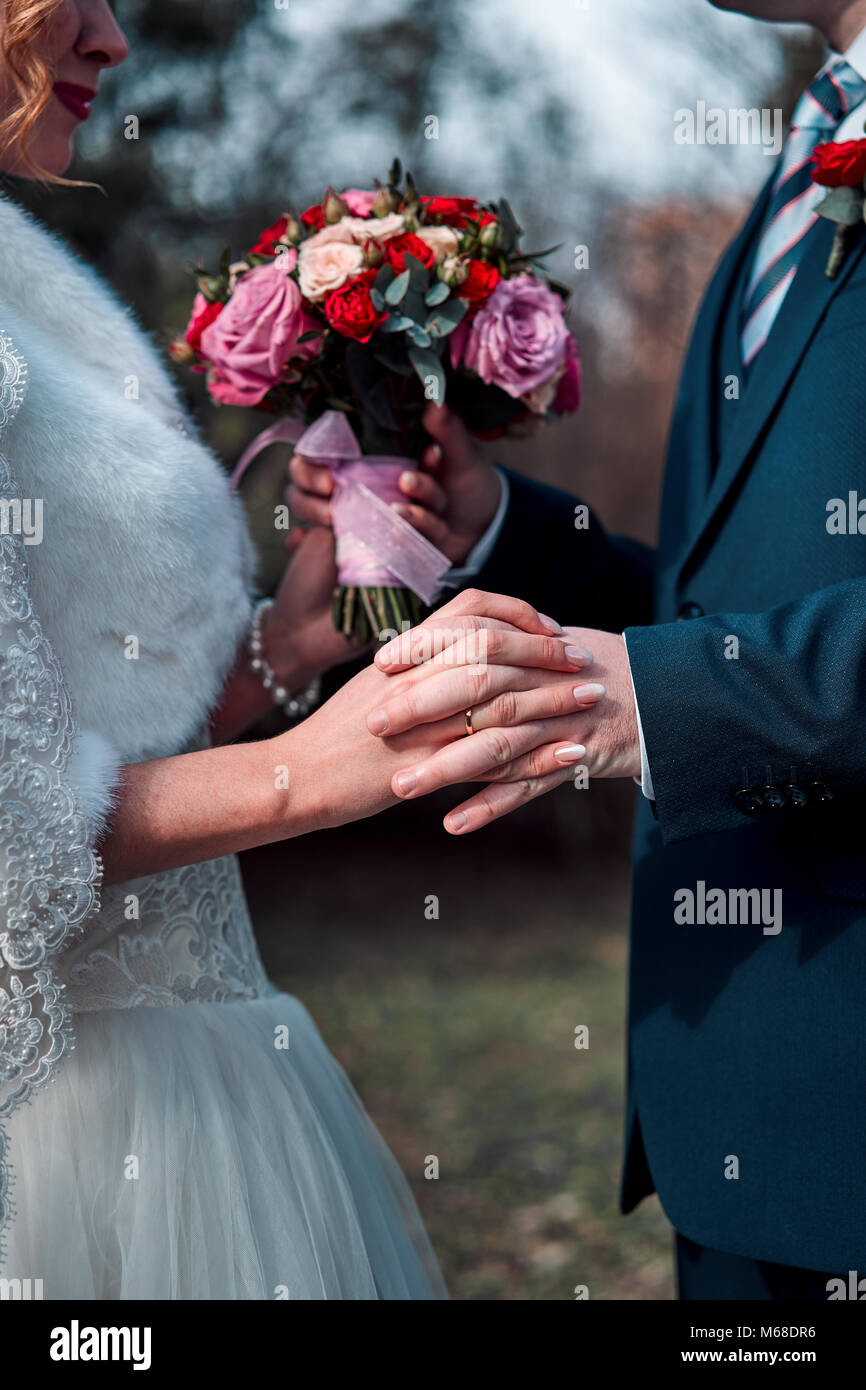wedding bouquet in the hands of the bride and groom Stock Photo - Alamy