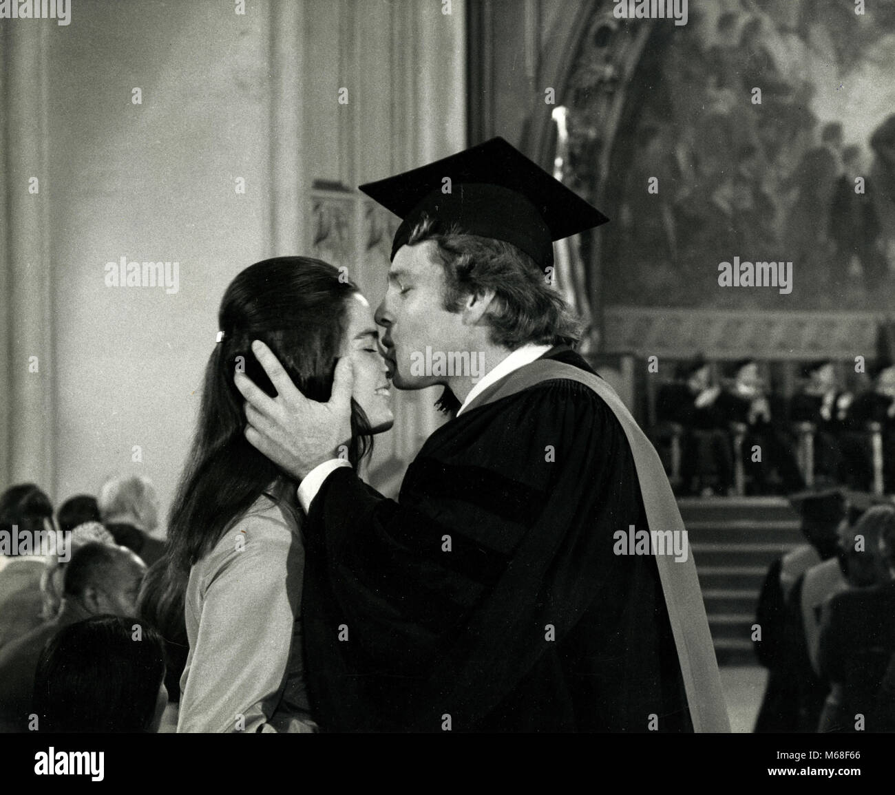 Actors Ryan O'Neal and Ali MacGraw in the movie Love Story, 1975 Stock Photo