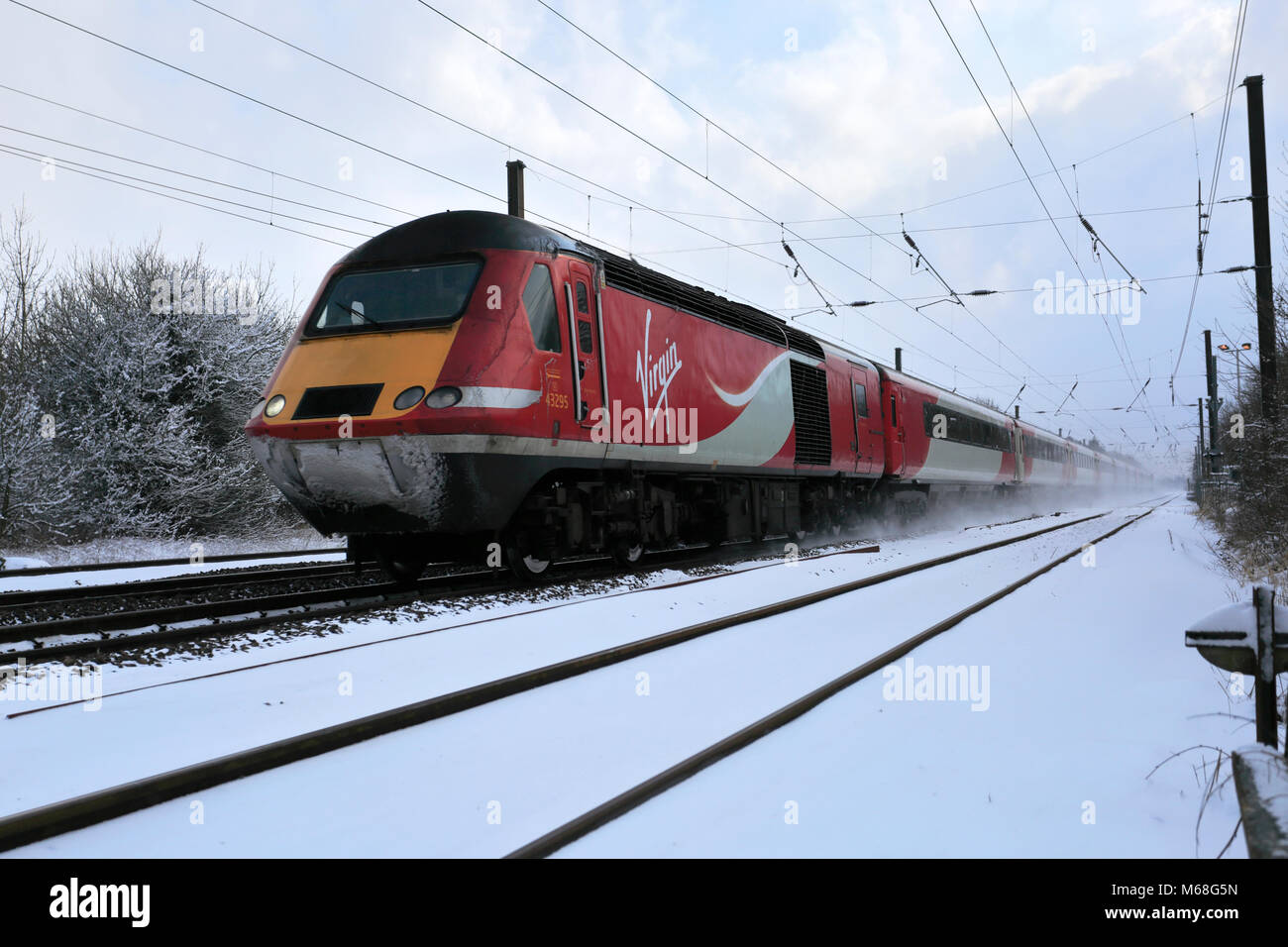 Snowy trains hires stock photography and images Alamy