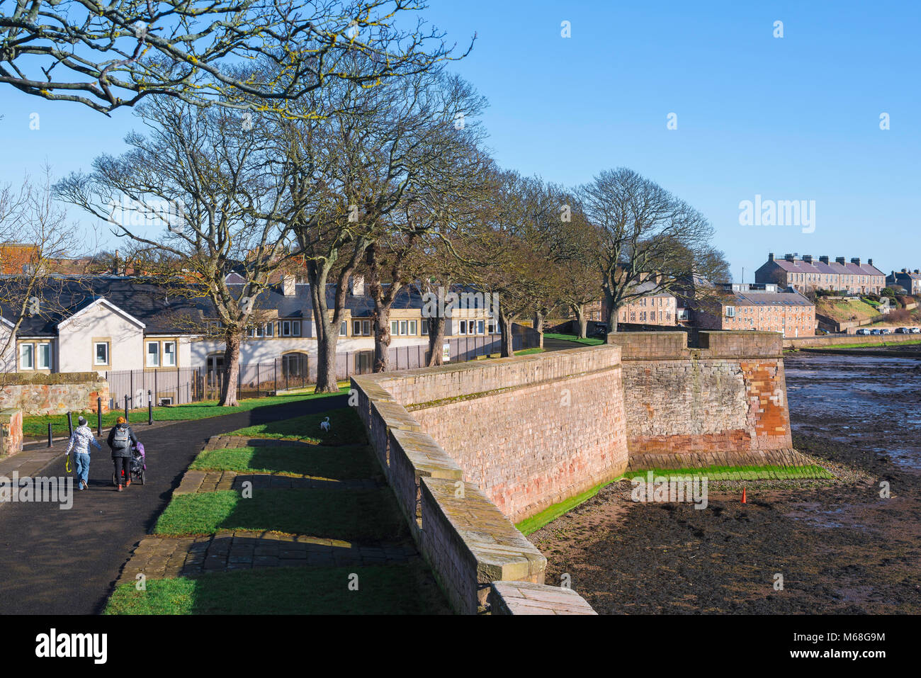 Berwick upon Tweed, view of the historic defensive walls along the south side of Berwick upon Tweed in Northumberland, England, UK Stock Photo