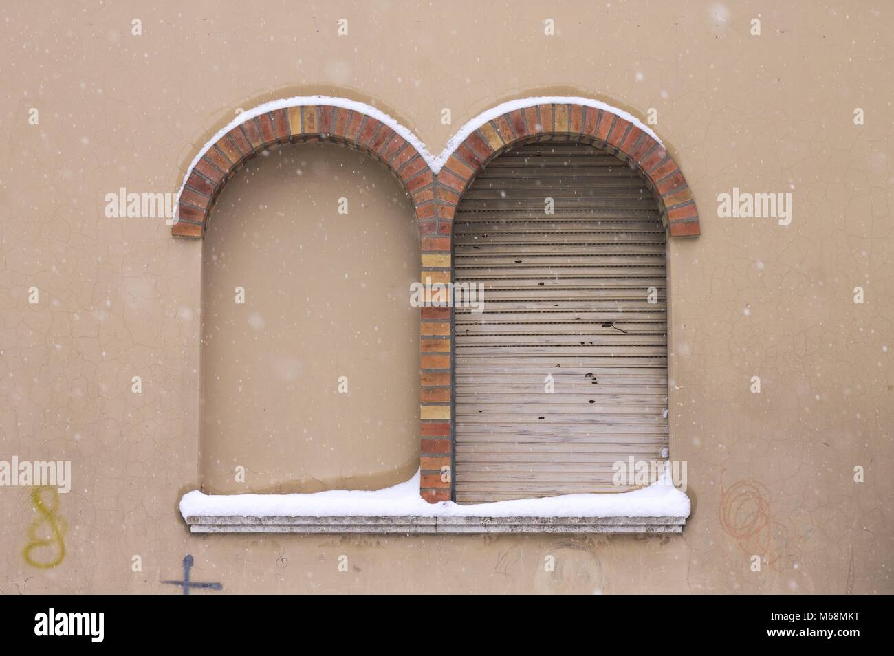 Round Arch Window High Resolution Stock Photography and Images - Alamy