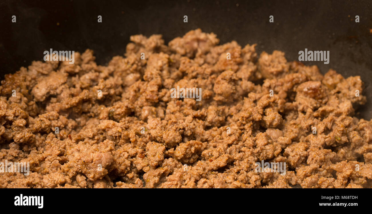 Cooking Mince Meat in a Skillet Stock Photo - Alamy